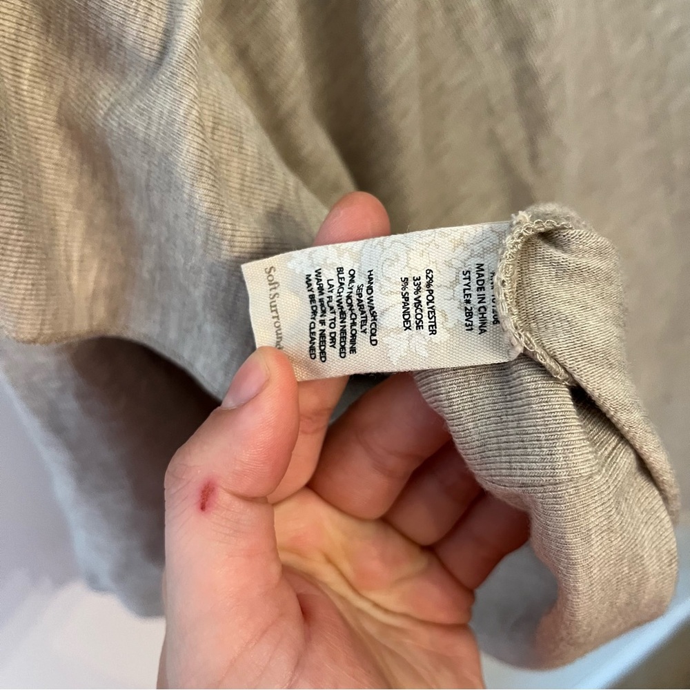 Soft Surroundings Tan Beige Long Sleeve Vneck Asymmetrical Hem Womens Size Large - Picture 9 of 9